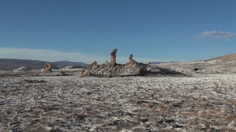 Atacama-Valle-de-la-Luna-rock-pillars
