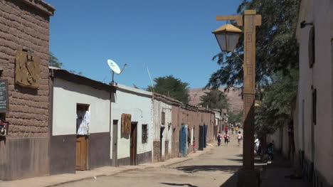 San-Pedro-De-Atacama-Straße-Mit-Laternenpfahl