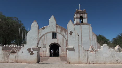 Chile-San-Pedro-De-Atacama-Kirche-Gestreifter-Bogeneingang