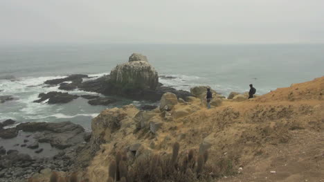 Chile-Leute,-Die-Auf-Einem-Weg-In-Punta-Lobos-Gehen?