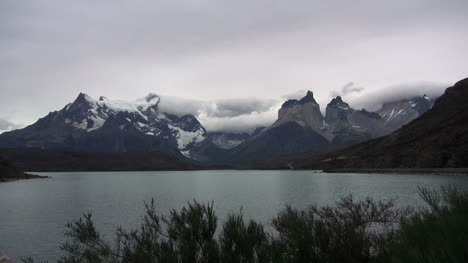 Torres-Del-Paine-See-Pehoe-S28