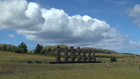 Isla-De-Pascua-Ahu-Akivi-Nubes-Sobre-Moai-Foto-Op-9