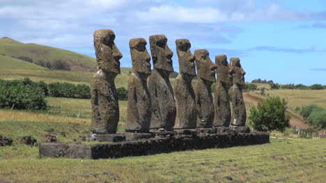 Easter-Island-Ahu-Akivi-closely-spaced-profile-6c