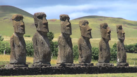 Easter-Island-Ahu-Akivi-statues-and-round-hills-12b