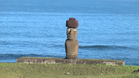Easter-Island-Ahu-Ko-Te-Riku-moai-against-gentle-sea-3a