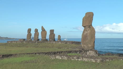 Rapa-Nui-Tahai-statues-p4