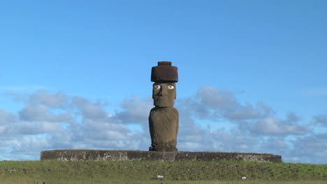 Osterinsel-Ahu-Ko-Te-Riku-Moai-Gegen-Wolkenband-Zoom-In-4b-Zoom
