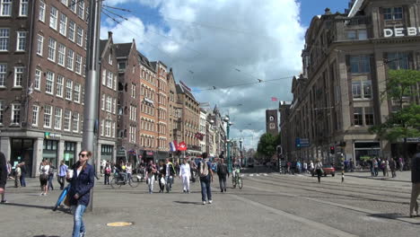 Calle-Principal-De-Amsterdam-Con-Gente