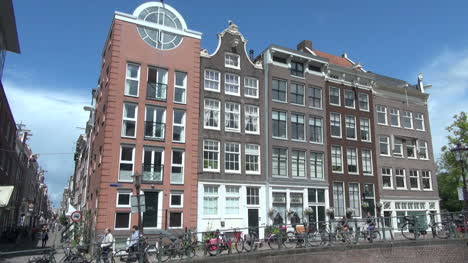 Amsterdam-houses-in-a-row-by-a-canal