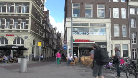 Niederlande-Amsterdam-Zu-Fuß-In-Richtung-Schmale-Straße-1-Narrow