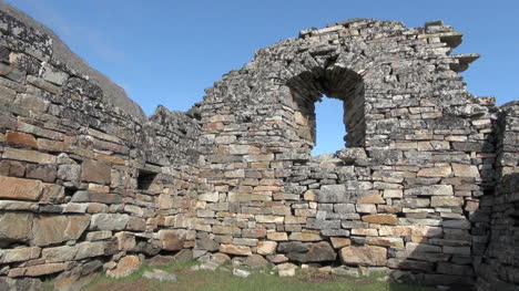 Groenlandia-Hvalsey-Iglesia-Ruina-Dentro-De-3
