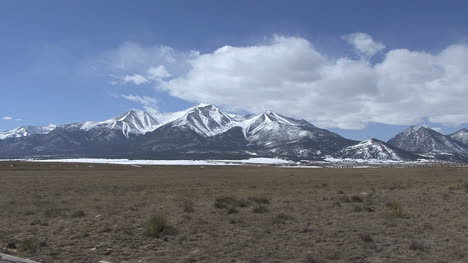 Vista-De-Rango-De-Sierra-De-Colorado-Con-Nube