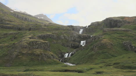 Island-Mjoifjördur-Fjord-Kopf-Wasserfälle-C