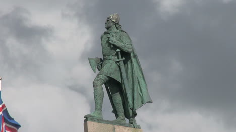Iceland-Reykjavik-Leif-Ericson-statue-4
