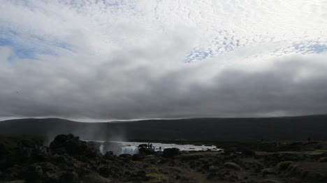 Islandia-Nubes-De-Altitud-Media-En-Goddesfoss-C5