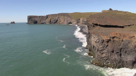 Iceland-Dyrholaey-cliffs-and-waves