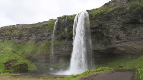 Island-Selijalandsfoss-Blick-Auf-Den-Wasserfall