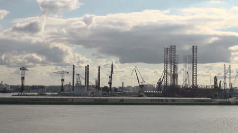 Netherlands-Rotterdam-cranes-and-tall-metal-rigs-timelapse-2