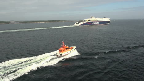 Norway-pilot-boat-with-ferry-s