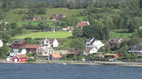 Norwegen-Hagsfjordens-Häuser-S