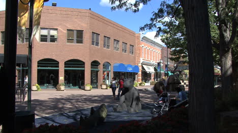 Fort-Collins-bear-statue-and-shops