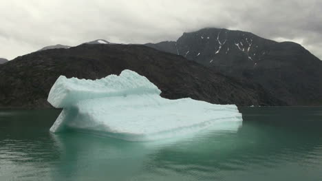 Greenland-ice-fjord-berg-turns-s