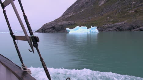 Grönland-Eisfjordberg-Am-Ufer-S78