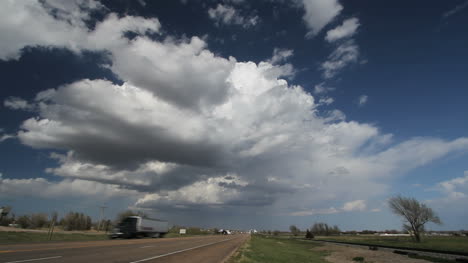 Time-lapse-view-of-a-thunderhead-over-Kansas