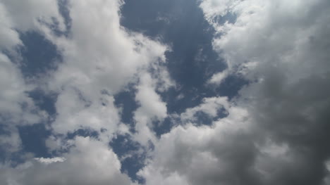 Cumulous-clouds-in-timelapse
