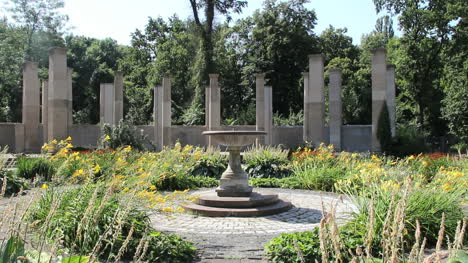 Berlin-Tiergarten-fountain-among-plants