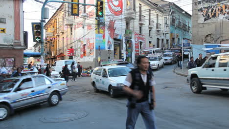 La-Paz-Straße-Mit-Autos-In-Der-Nähe-Von-Hexenmarkt-C