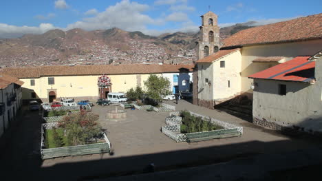 Cusco-plaza-and-church-and-mountains