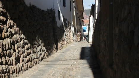 Cusco-Straße-Mit-Schatten-C