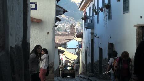 Cusco-Street-Con-Turistas-S