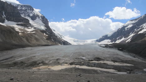 Canada-Athabasca-Glacier-with-hikers-at-terminus-c