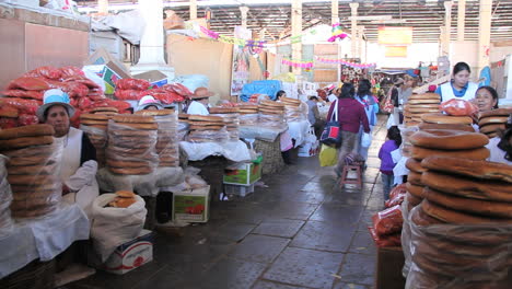 Cusco-market-with-bread-c