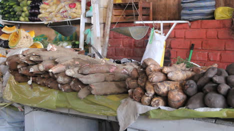 Cusco-market-kinds-of-roots-for-sale-c