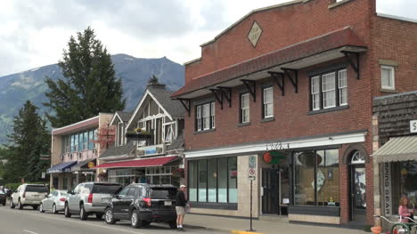 Canada-Alberta-Jasper-Connaught-street-shops