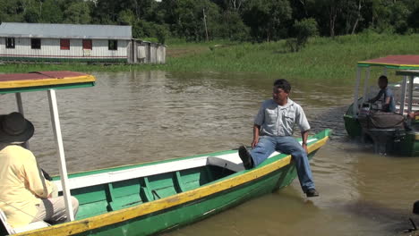 Amazon-canoe-ride-with-guide-and-tourists