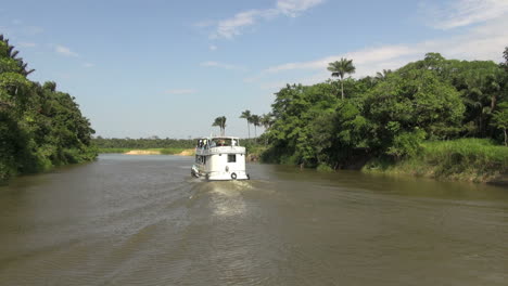 Brasilien-Amazonas-Flussboot-Geht-Stromabwärts-S