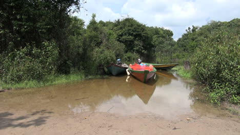 Amazon-canoe-landing