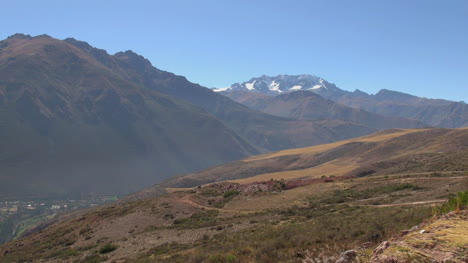 Peru-Andes-View-Con-Cima-De-La-Montaña