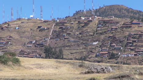 Peru-Cusco-suburbs-on-a-mountainside