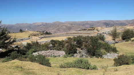 Peru-Sacsayhuaman-walls-from-a-distance-and-rubble-pile-10