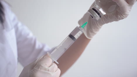 Close-Up-Of-Hands-Of-A-Doctor-Filling-A-Syringe-With-A-Vaccine