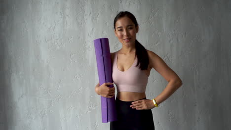 Female-Influencer-Holding-A-Yoga-Mat,-Recording-Video-Tutorial-To-Workout-From-Home