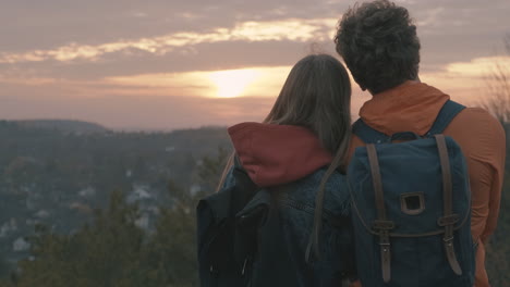 -Beautiful-sunset-Young-couple-of-hikers-at-the-top-of-the-mountain-Close-up