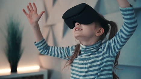 Little-Girl-With-Virtual-Reality-Glasses