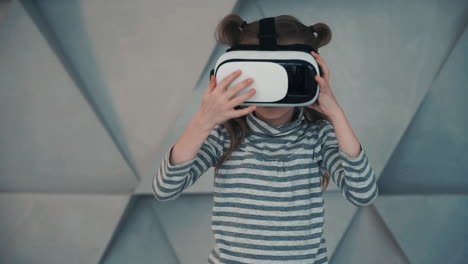 Little-Girl-With-Virtual-Reality-Goggles