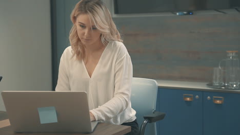 Pretty-Young-Blonde-Business-Woman-Working-With-A-Laptop